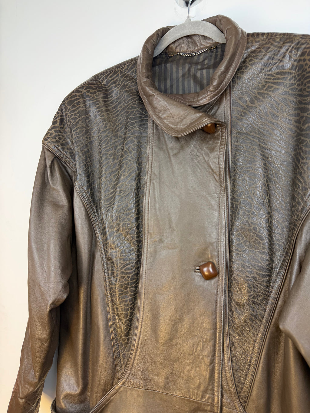 Vintage 90s Genuine Leather Oversized Jacket – Brown – Size 42 (Fits L)