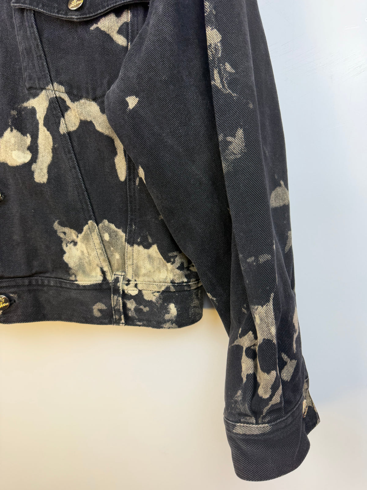 Giacca vintage in denim tie-dye nero e beige – Monte Quato