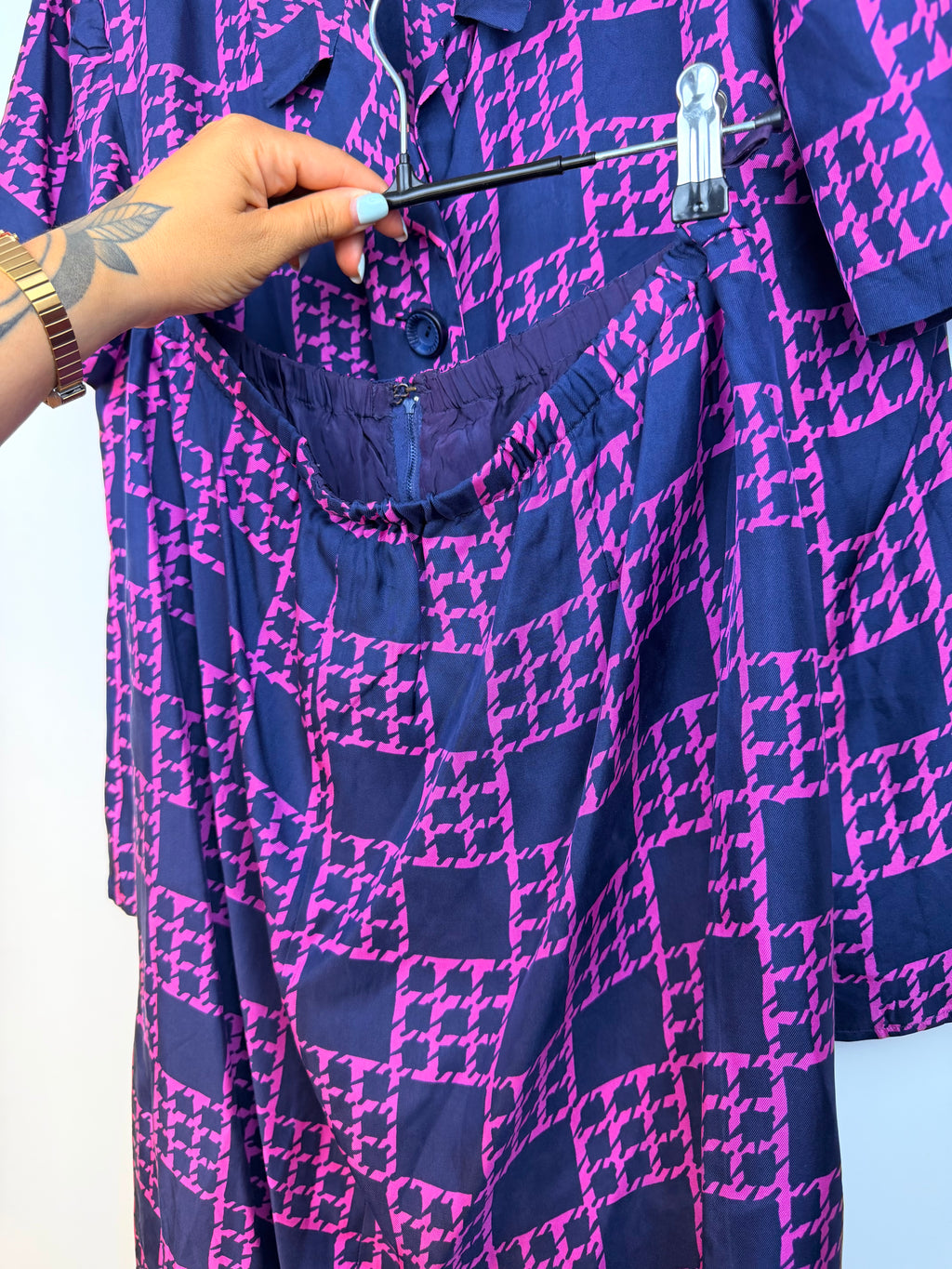 Completo vintage anni ’90 gonna e camicia fantasia viola e fucsia