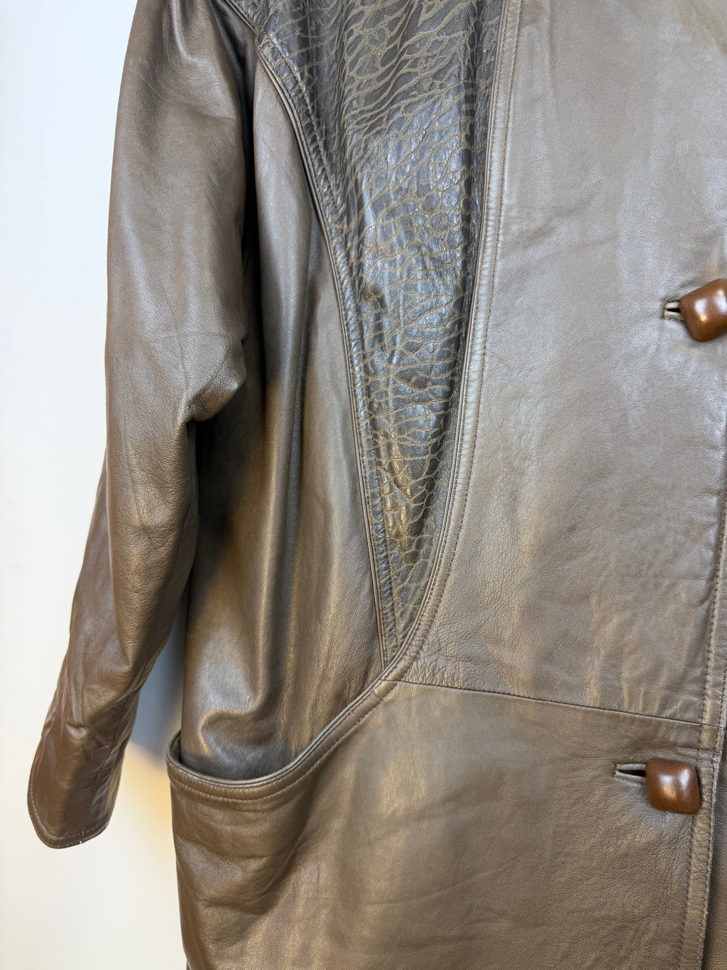 Vintage 90s Genuine Leather Oversized Jacket – Brown – Size 42 (Fits L)