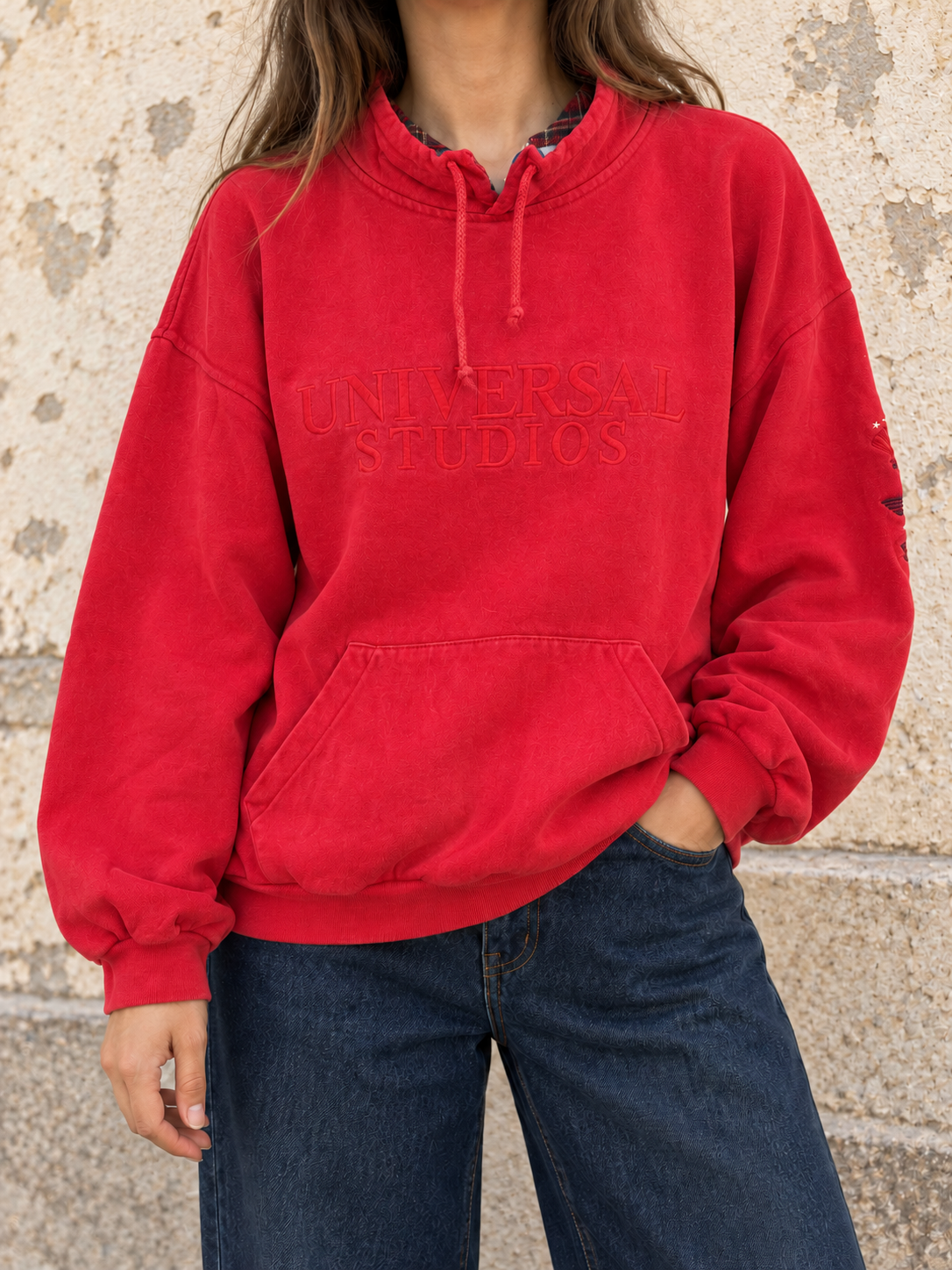 Felpa vintage Universal Studios rossa con ricami e collo tartan