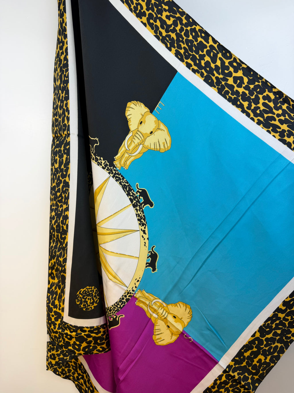 Foulard vintage con elefanti e bordo leopardato