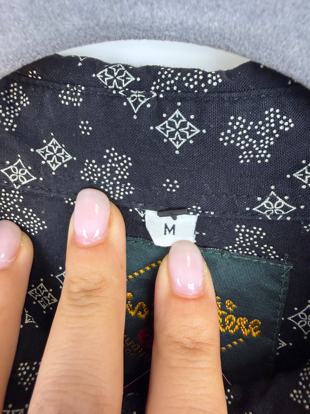 Camicia vintage anni ’90 nera con stampa geometrica