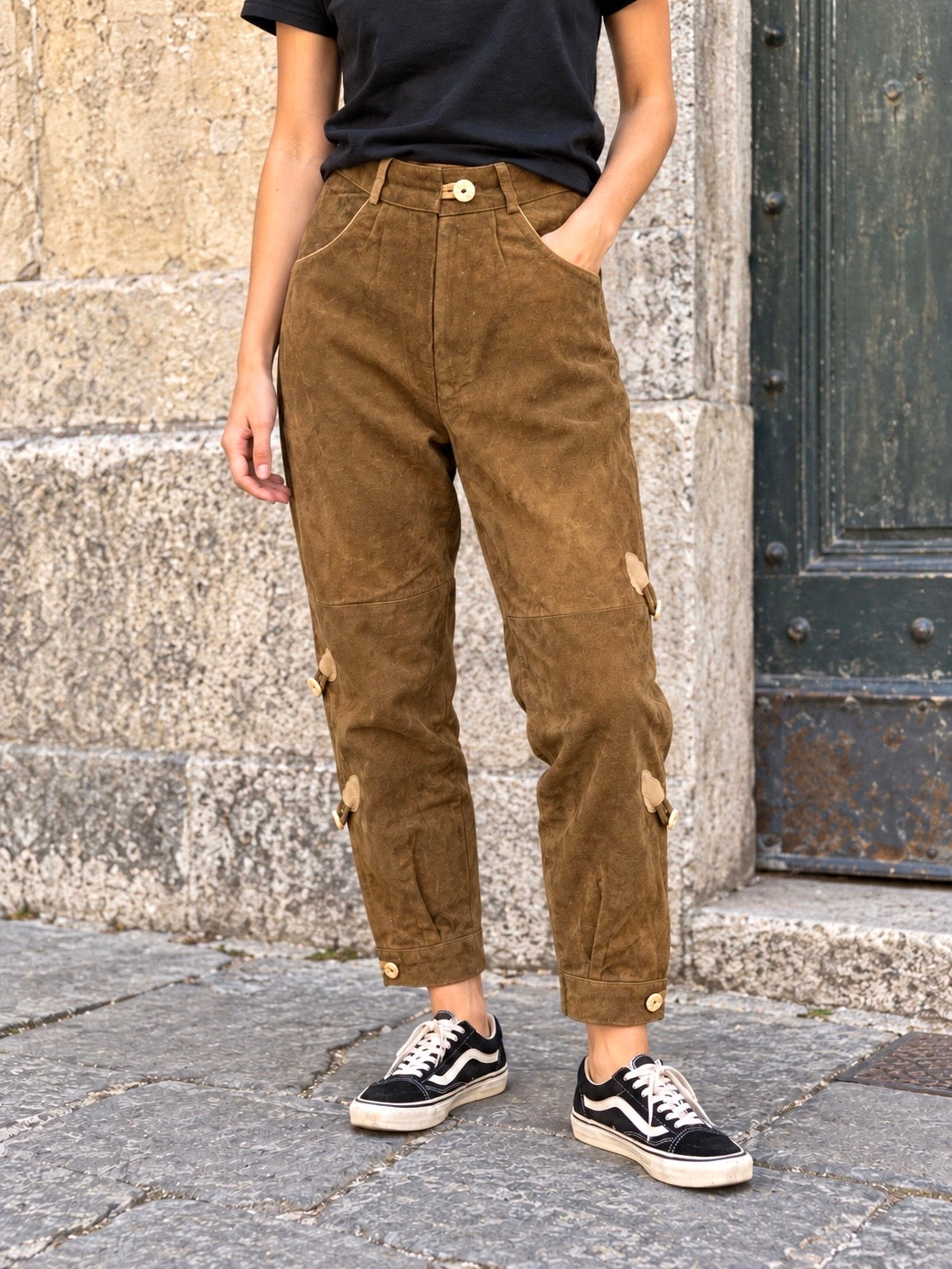 Pantaloni tirolesi originali vintage in pelle scamosciata marrone