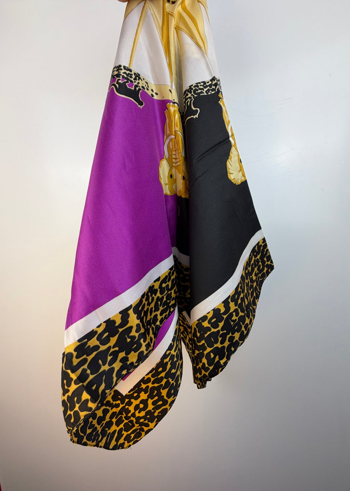Foulard vintage con elefanti e bordo leopardato