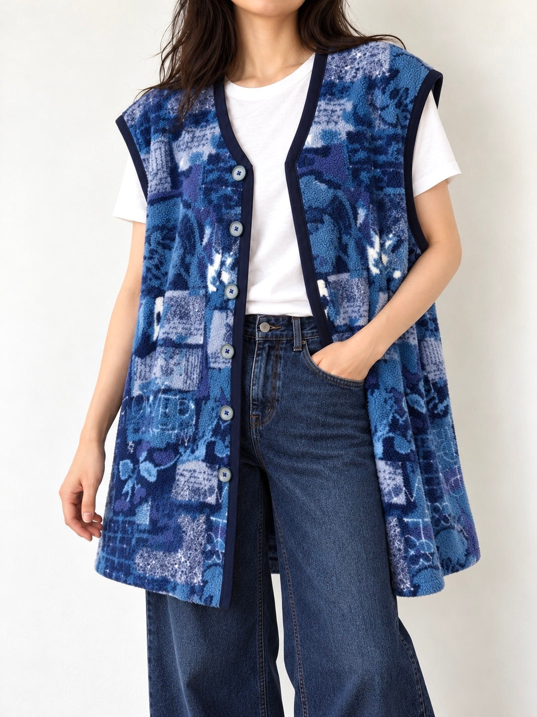 Gilet vintage lungo in pile blu con fantasia astratta