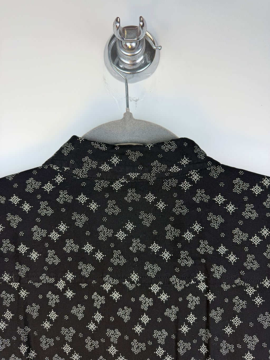 Camicia vintage anni ’90 nera con stampa geometrica