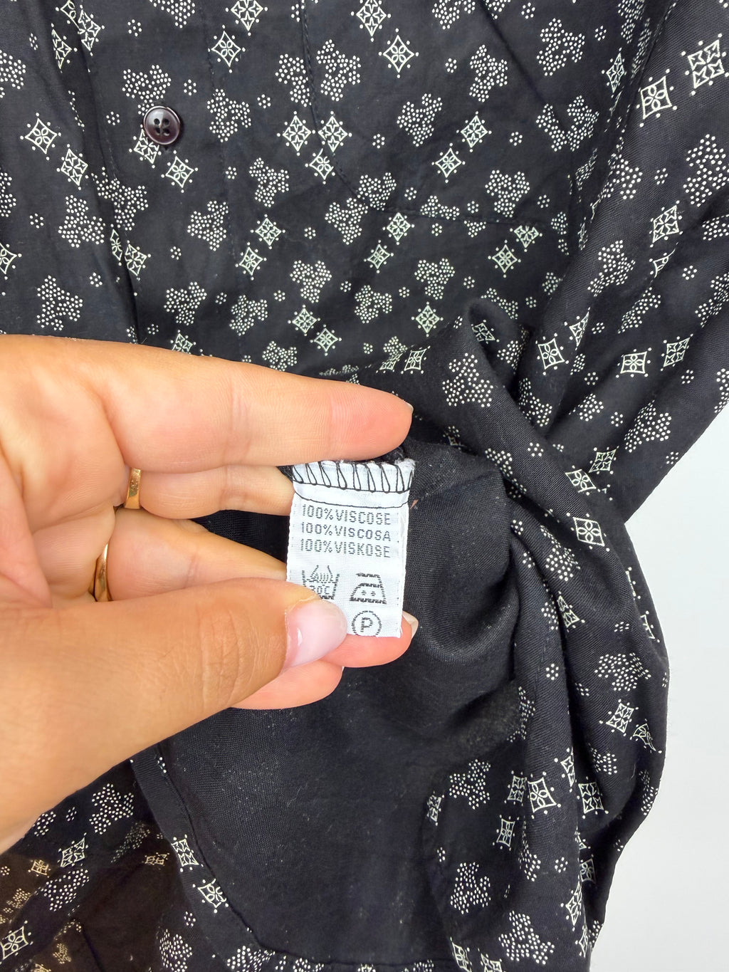 Camicia vintage anni ’90 nera con stampa geometrica