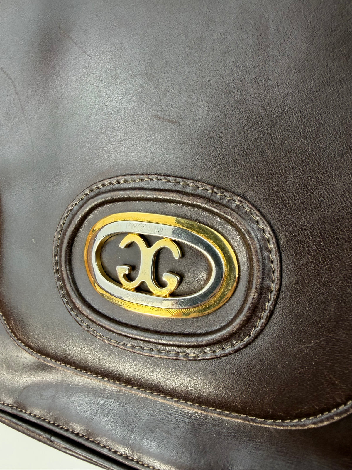 Borsa vintage in pelle marrone cioccolato con dettagli bicolore