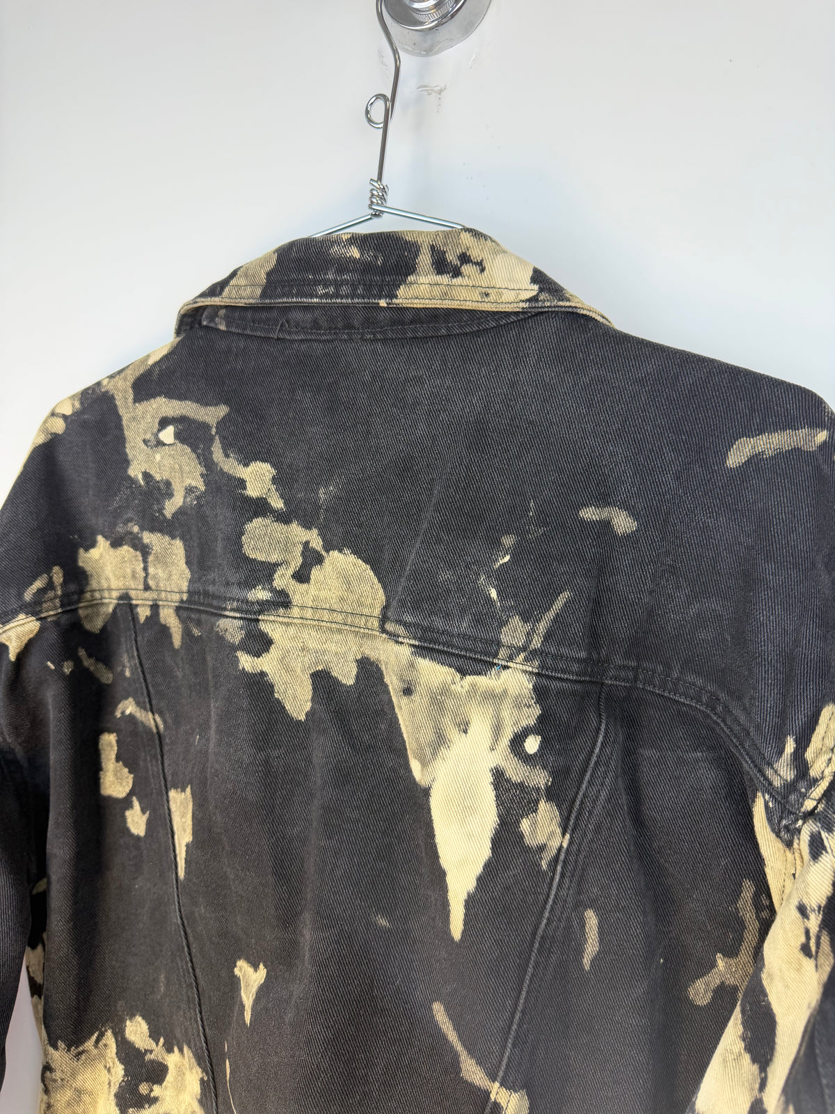 Giacca vintage in denim tie-dye nero e beige – Monte Quato