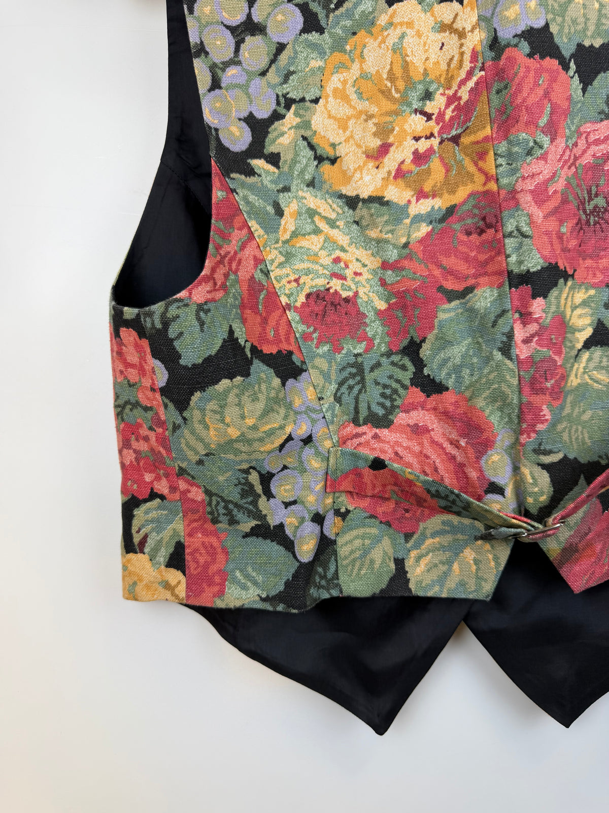 Gilet vintage floreale con fondo a punta