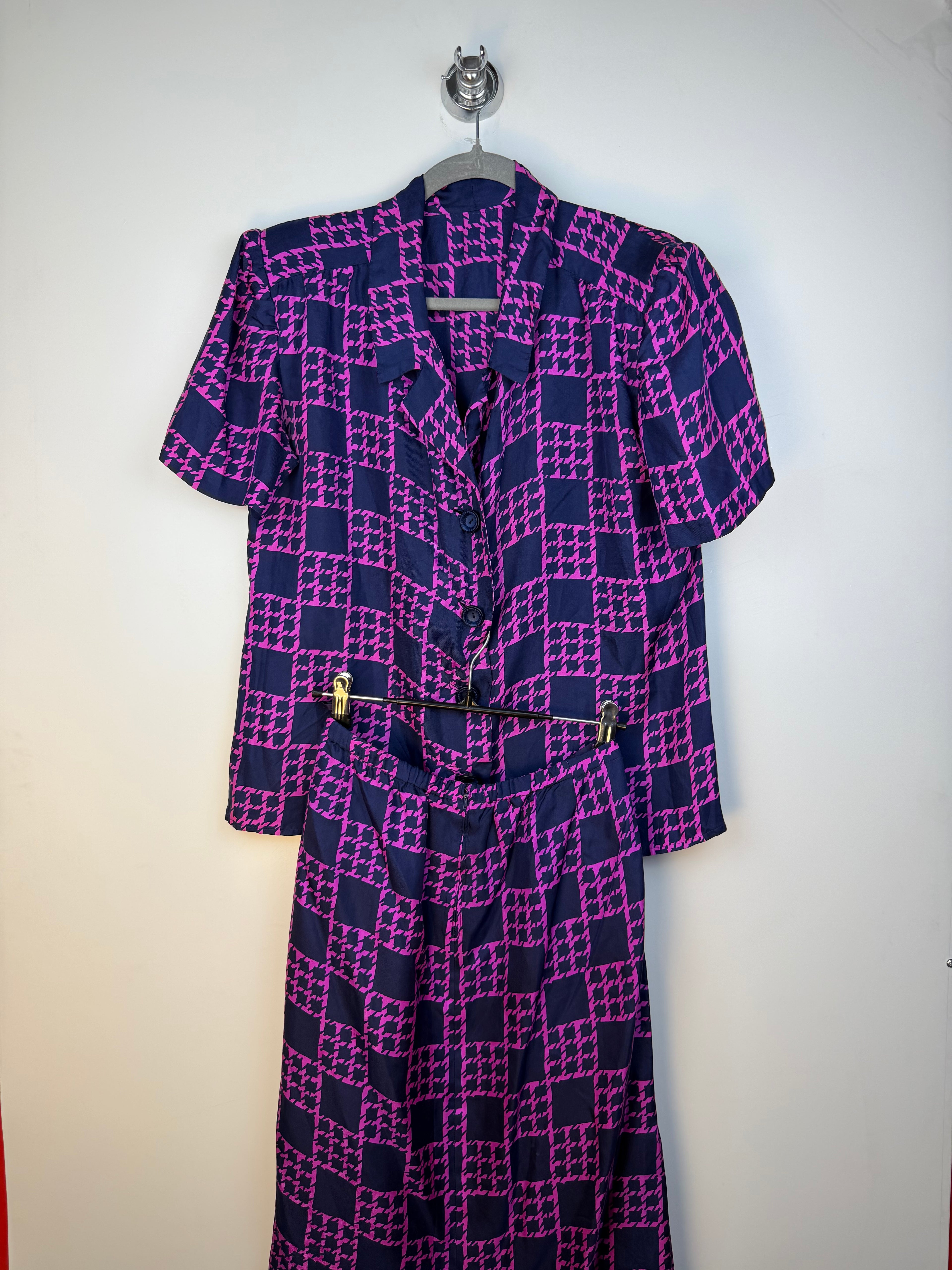 Completo vintage anni ’90 gonna e camicia fantasia viola e fucsia