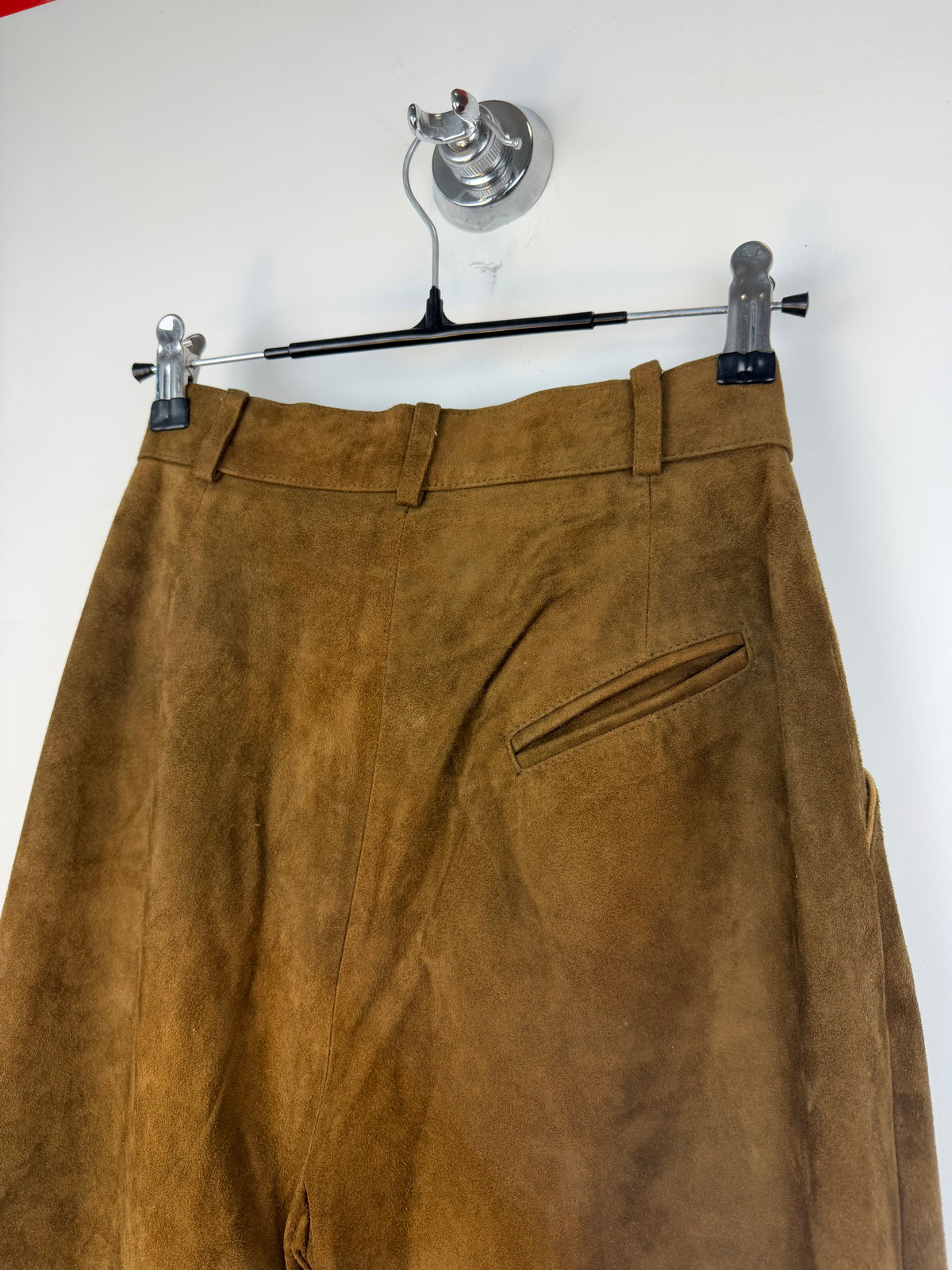 Pantaloni tirolesi originali vintage in pelle scamosciata marrone
