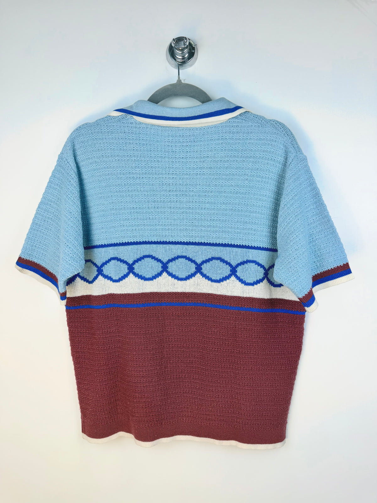 Polo vintage in maglia celeste e ruggine con motivo geometrico