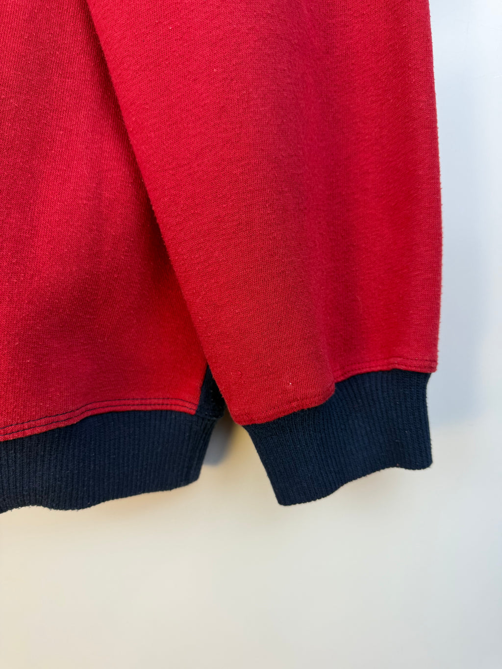 Felpa cardigan vintage con ricami e applicazioni