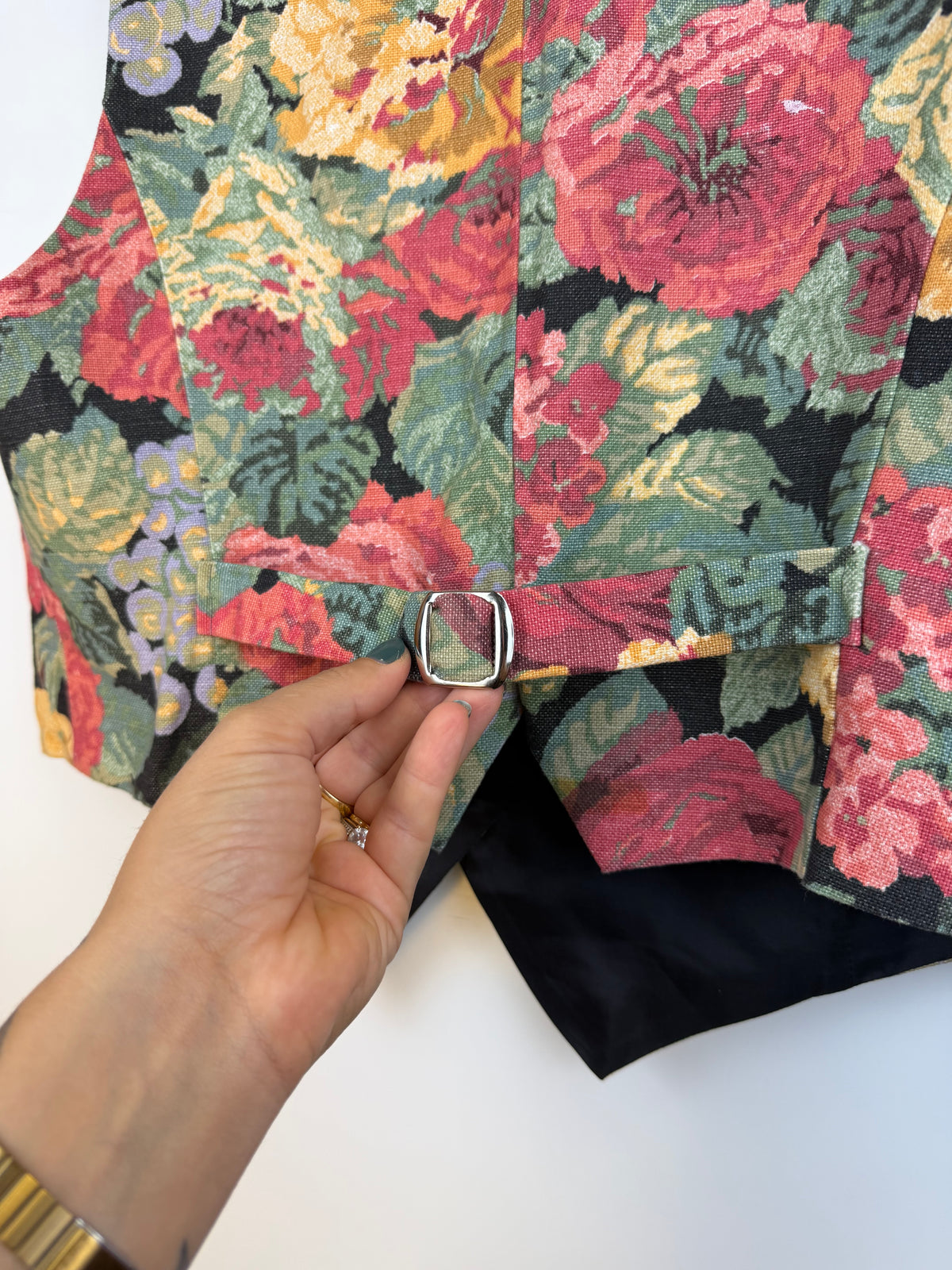 Gilet vintage floreale con fondo a punta