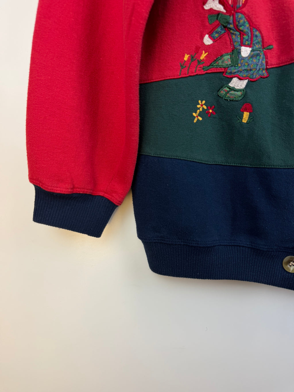 Felpa cardigan vintage con ricami e applicazioni